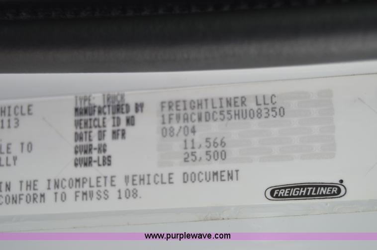 image for item H2798 2005 Freightliner Business Class M2 cab and chassis