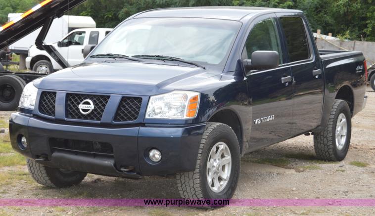 image for item H2801 2006 Nissan Titan pickup truck