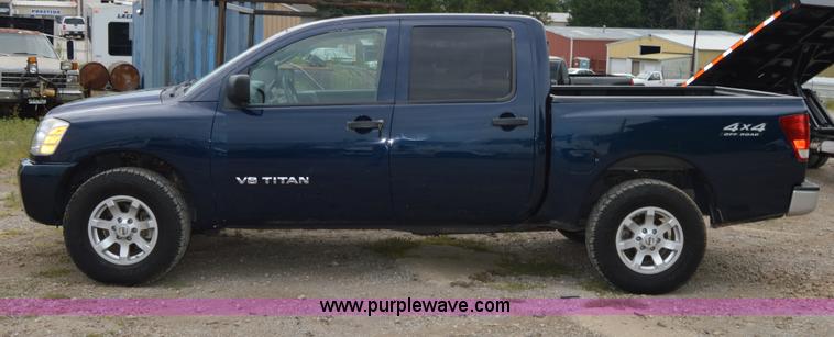image for item H2801 2006 Nissan Titan pickup truck