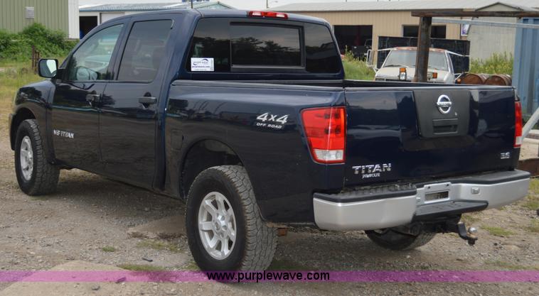 image for item H2801 2006 Nissan Titan pickup truck