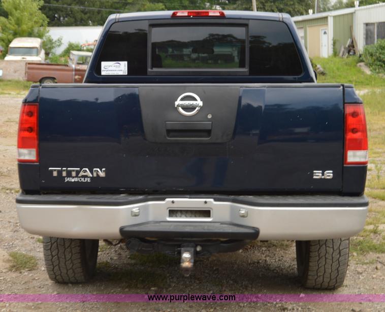 image for item H2801 2006 Nissan Titan pickup truck