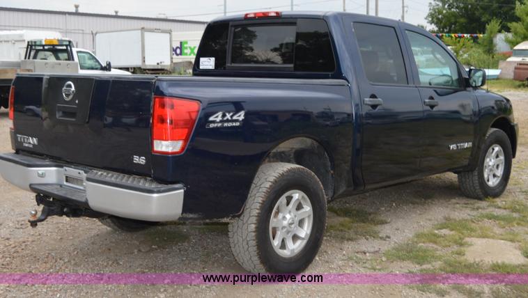image for item H2801 2006 Nissan Titan pickup truck
