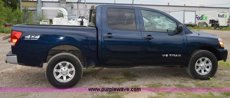 image for item H2801 2006 Nissan Titan pickup truck