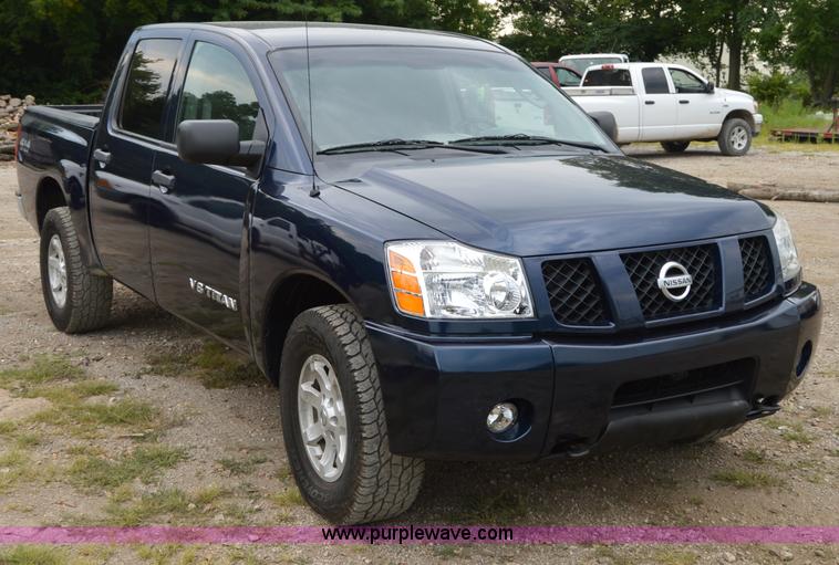 image for item H2801 2006 Nissan Titan pickup truck