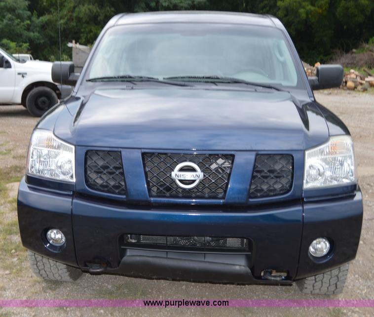 image for item H2801 2006 Nissan Titan pickup truck