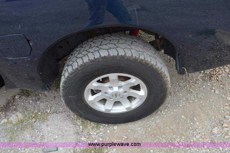 image for item H2801 2006 Nissan Titan pickup truck