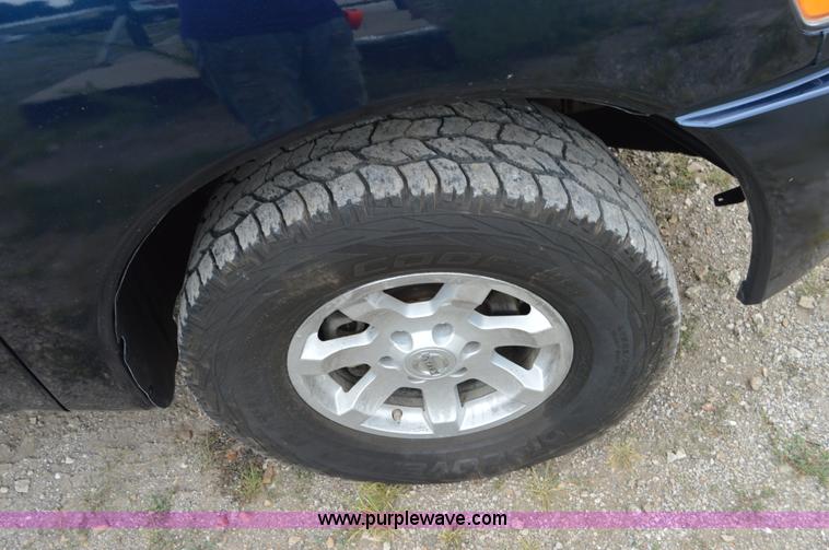 image for item H2801 2006 Nissan Titan pickup truck
