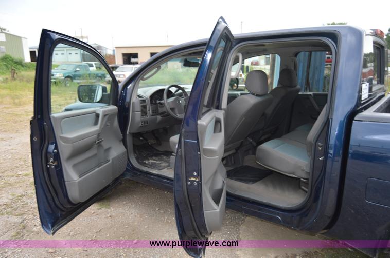 image for item H2801 2006 Nissan Titan pickup truck