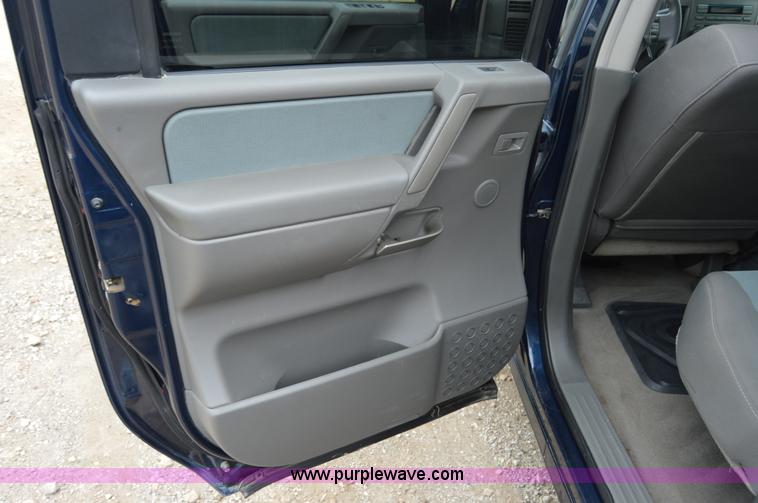 image for item H2801 2006 Nissan Titan pickup truck