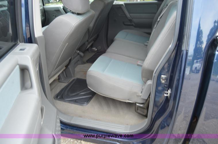 image for item H2801 2006 Nissan Titan pickup truck