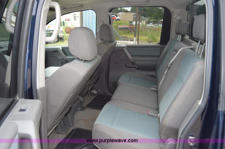 image for item H2801 2006 Nissan Titan pickup truck