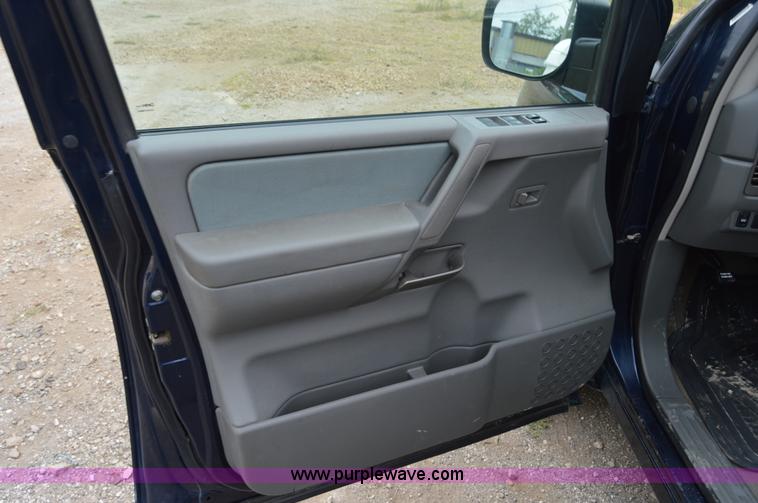 image for item H2801 2006 Nissan Titan pickup truck