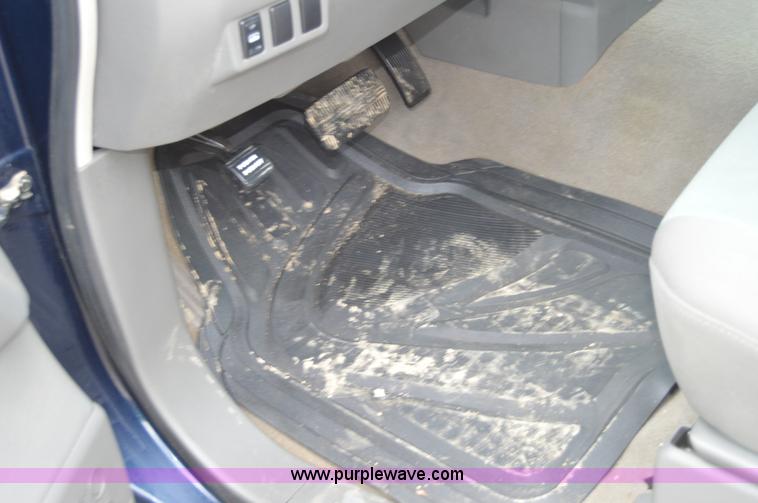 image for item H2801 2006 Nissan Titan pickup truck