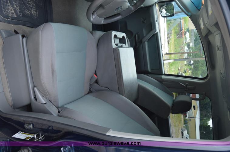 image for item H2801 2006 Nissan Titan pickup truck