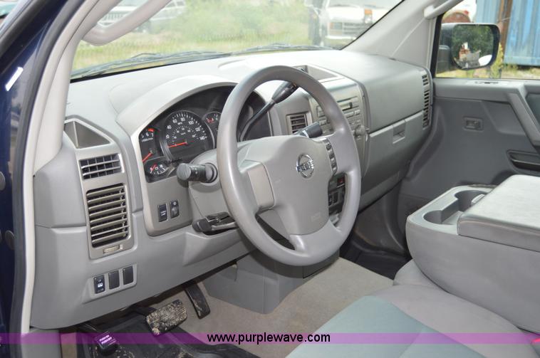 image for item H2801 2006 Nissan Titan pickup truck