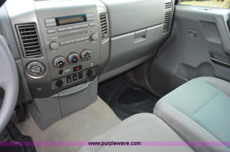 image for item H2801 2006 Nissan Titan pickup truck