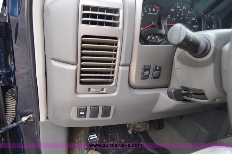 image for item H2801 2006 Nissan Titan pickup truck