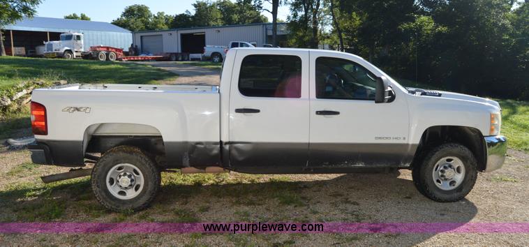 image for item H2805 2007 Chevrolet Silverado 2500HD Crew Cab pickup truck