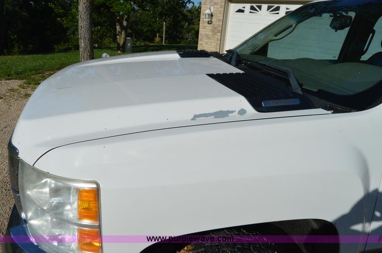 image for item H2805 2007 Chevrolet Silverado 2500HD Crew Cab pickup truck