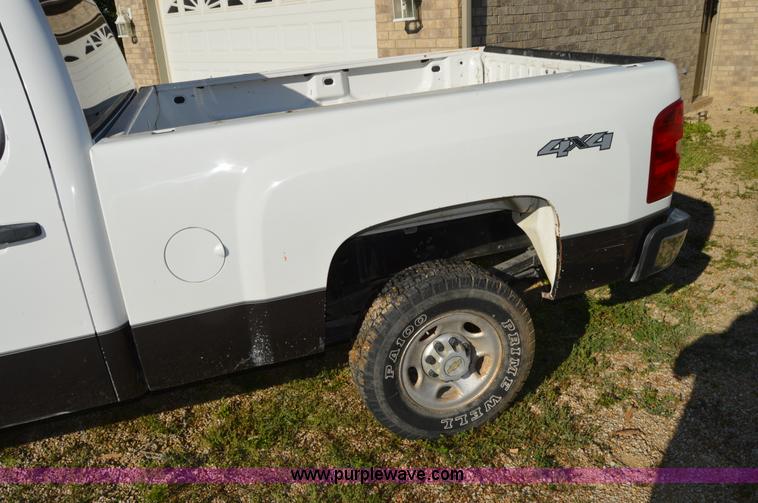 image for item H2805 2007 Chevrolet Silverado 2500HD Crew Cab pickup truck