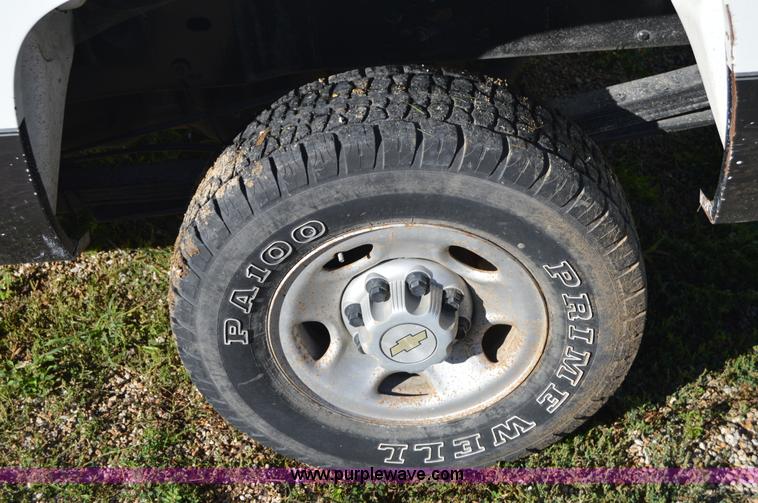 image for item H2805 2007 Chevrolet Silverado 2500HD Crew Cab pickup truck