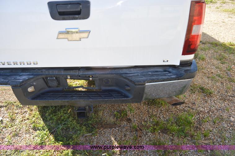 image for item H2805 2007 Chevrolet Silverado 2500HD Crew Cab pickup truck