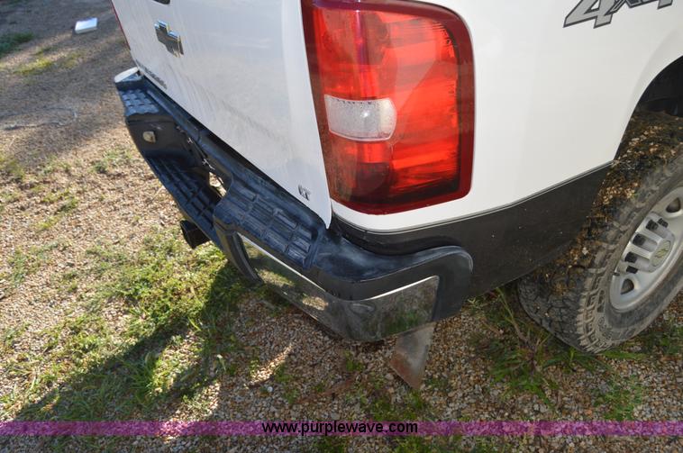 image for item H2805 2007 Chevrolet Silverado 2500HD Crew Cab pickup truck