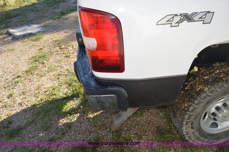image for item H2805 2007 Chevrolet Silverado 2500HD Crew Cab pickup truck