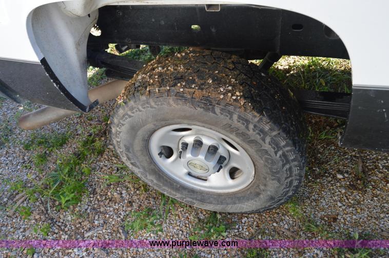 image for item H2805 2007 Chevrolet Silverado 2500HD Crew Cab pickup truck