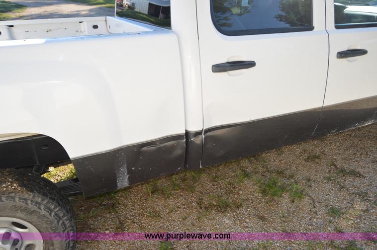 image for item H2805 2007 Chevrolet Silverado 2500HD Crew Cab pickup truck