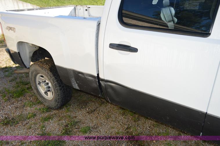 image for item H2805 2007 Chevrolet Silverado 2500HD Crew Cab pickup truck