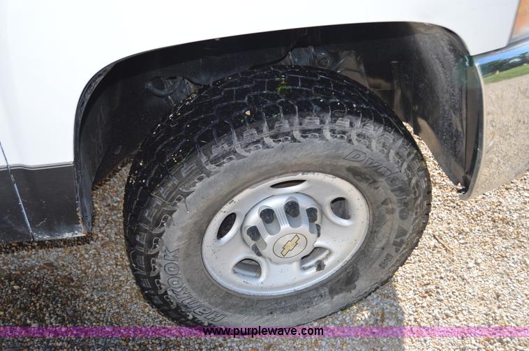 image for item H2805 2007 Chevrolet Silverado 2500HD Crew Cab pickup truck