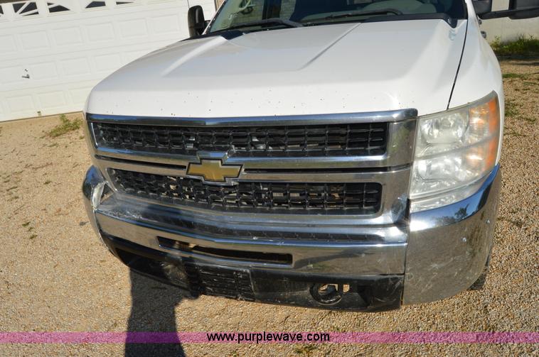 image for item H2805 2007 Chevrolet Silverado 2500HD Crew Cab pickup truck