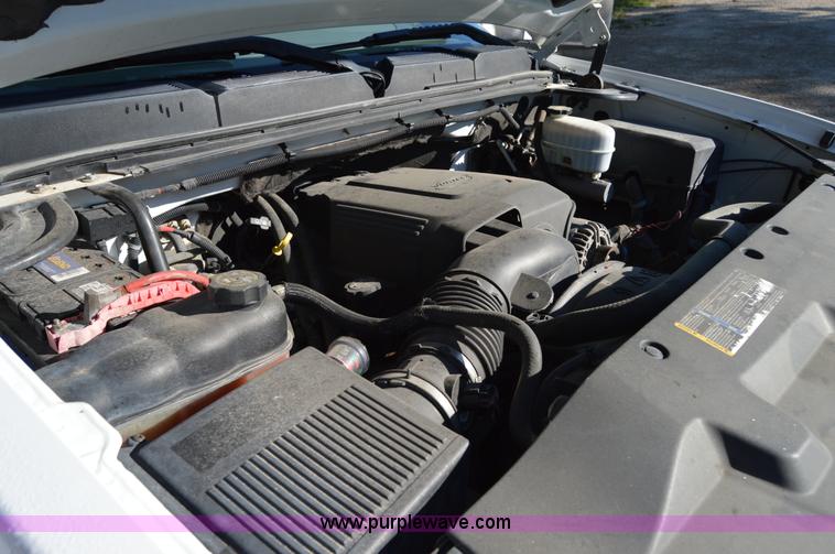 image for item H2805 2007 Chevrolet Silverado 2500HD Crew Cab pickup truck