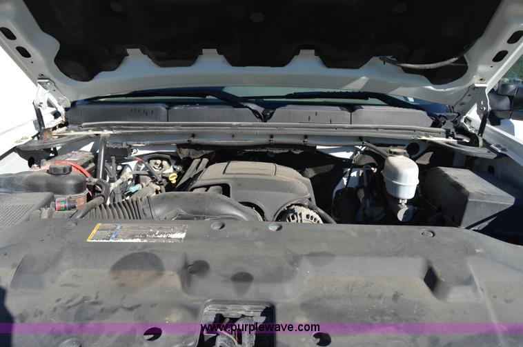 image for item H2805 2007 Chevrolet Silverado 2500HD Crew Cab pickup truck