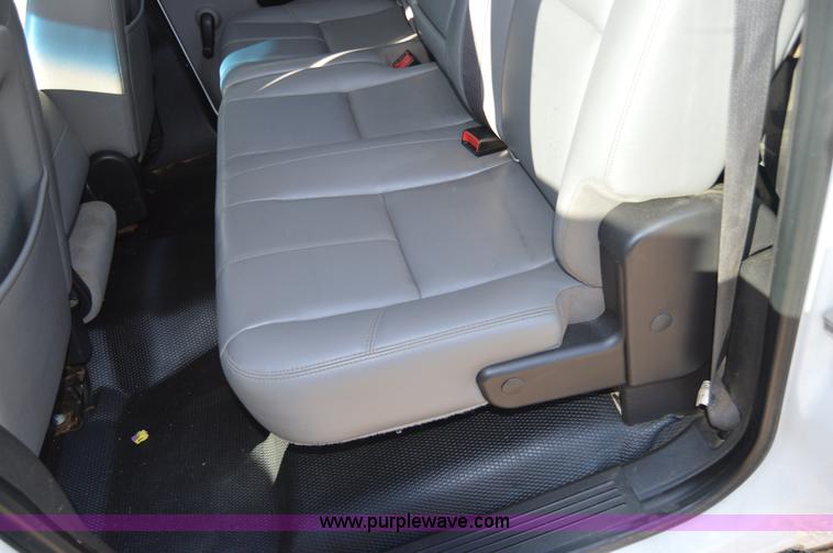 image for item H2805 2007 Chevrolet Silverado 2500HD Crew Cab pickup truck