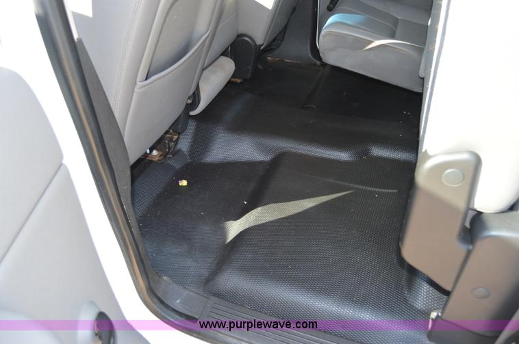 image for item H2805 2007 Chevrolet Silverado 2500HD Crew Cab pickup truck