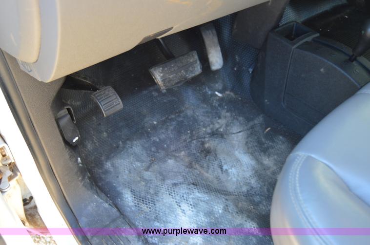 image for item H2805 2007 Chevrolet Silverado 2500HD Crew Cab pickup truck