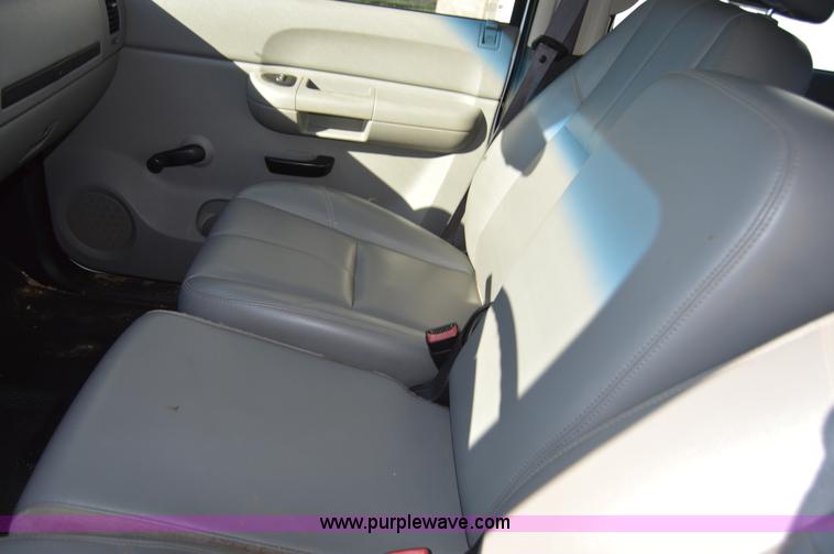 image for item H2805 2007 Chevrolet Silverado 2500HD Crew Cab pickup truck