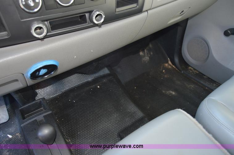 image for item H2805 2007 Chevrolet Silverado 2500HD Crew Cab pickup truck