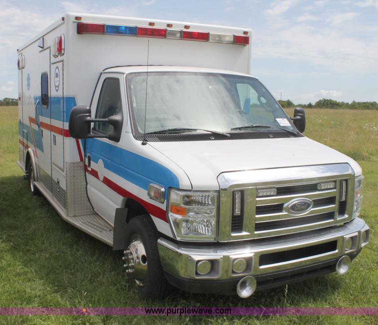 image for item H5388 2009 Ford E450 Super Duty ambulance