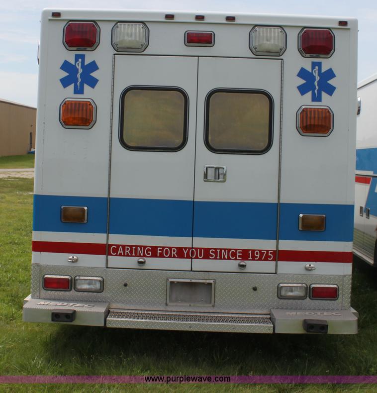 image for item H5388 2009 Ford E450 Super Duty ambulance
