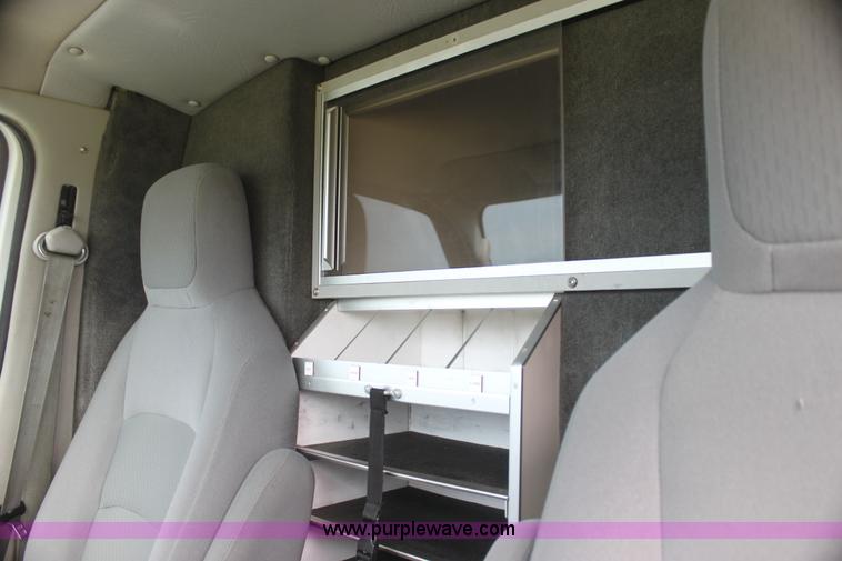 image for item H5388 2009 Ford E450 Super Duty ambulance