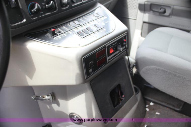 image for item H5388 2009 Ford E450 Super Duty ambulance