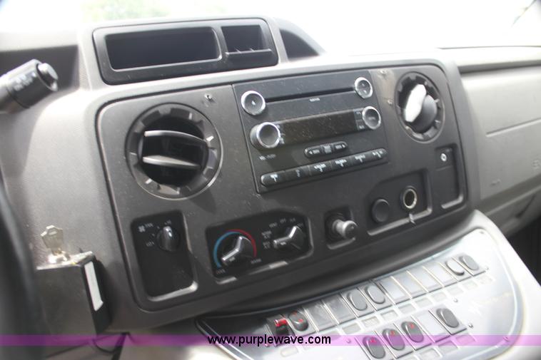 image for item H5388 2009 Ford E450 Super Duty ambulance