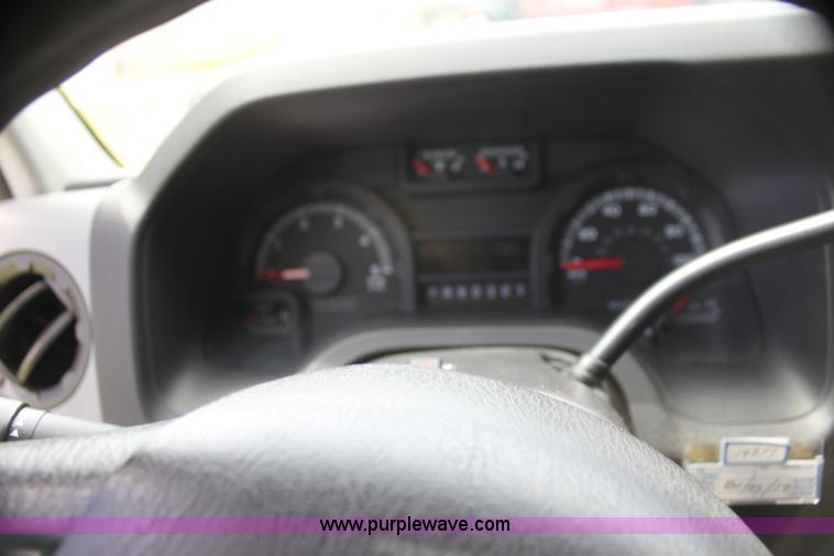 image for item H5388 2009 Ford E450 Super Duty ambulance