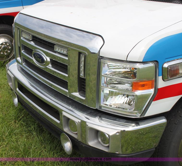 image for item H5388 2009 Ford E450 Super Duty ambulance
