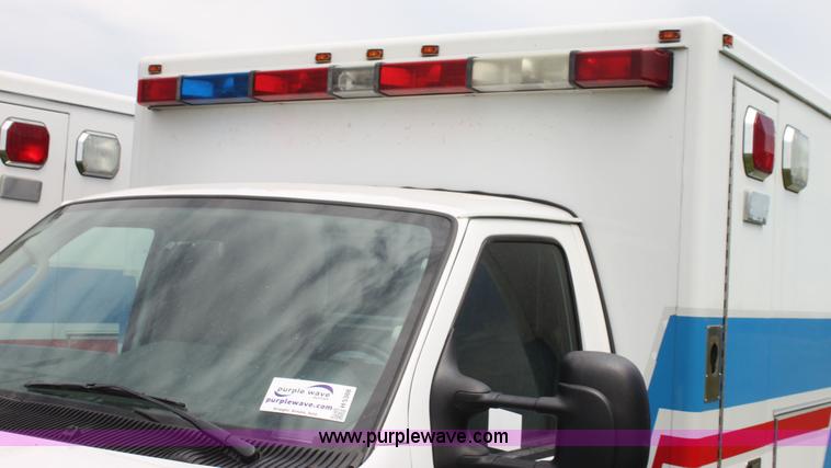 image for item H5388 2009 Ford E450 Super Duty ambulance