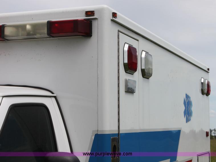 image for item H5388 2009 Ford E450 Super Duty ambulance