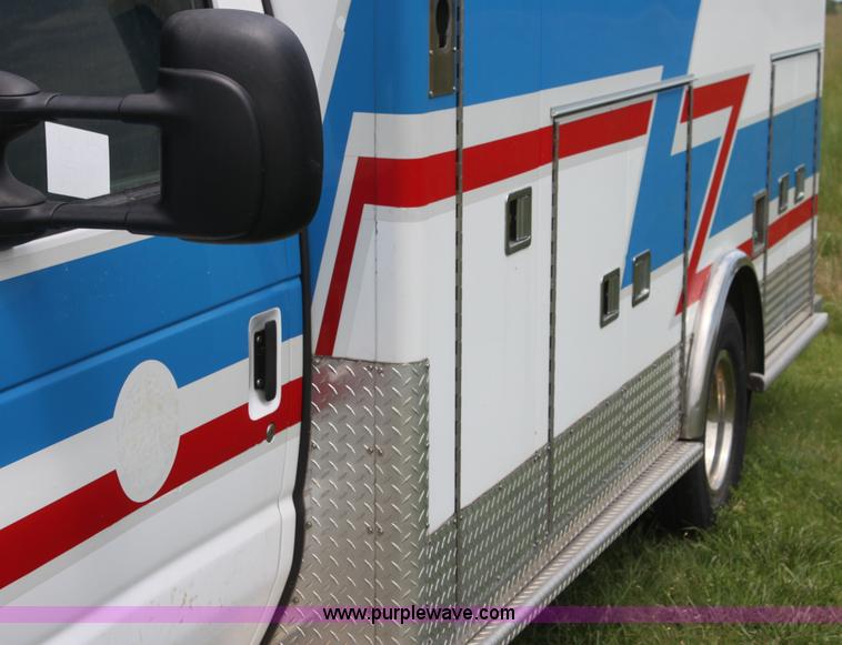 image for item H5388 2009 Ford E450 Super Duty ambulance